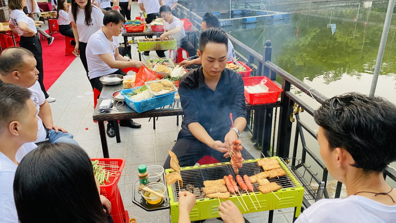 湖边自助烧烤-东莞大型烧烤场地